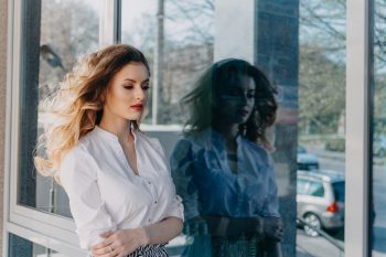 Femme miroir bipolaire